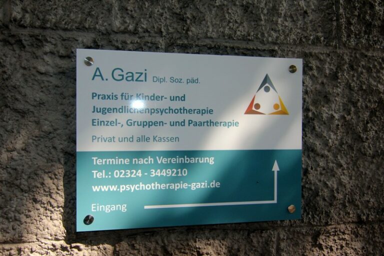Praxisschild am Eingang
